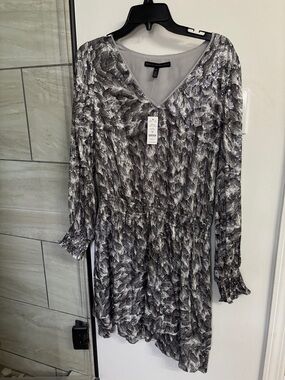 White House Black Market Black & Gray Printed V-Neck Long Sleeve Dress